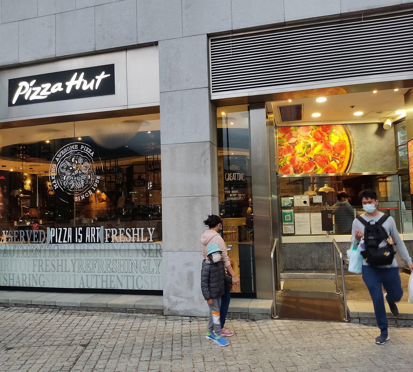 HK 東涌 Tung Chung 美東街 Mei Tung Street Tung Chung Crescent shop Tat Tung Road March 2022 Px3 13